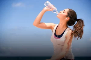 7 نقش آب در ورزش چیست؟ چقدر باید آب بنوشیم؟
